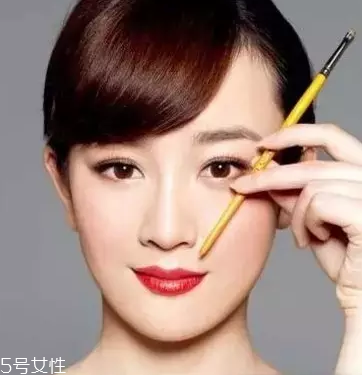 怎么化標(biāo)準(zhǔn)眉？三點(diǎn)法打造親和眉形