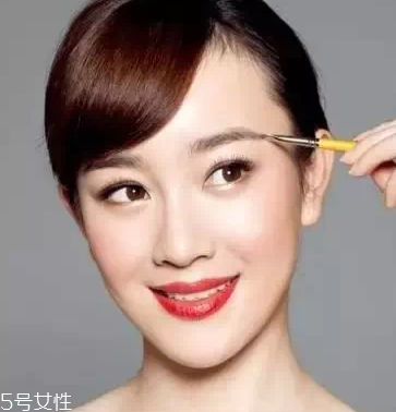 怎么化標(biāo)準(zhǔn)眉？三點(diǎn)法打造親和眉形