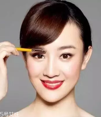 怎么化標(biāo)準(zhǔn)眉？三點(diǎn)法打造親和眉形