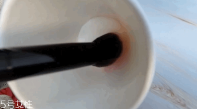曼丹保濕卸妝水怎么樣？防水口紅卸不掉
