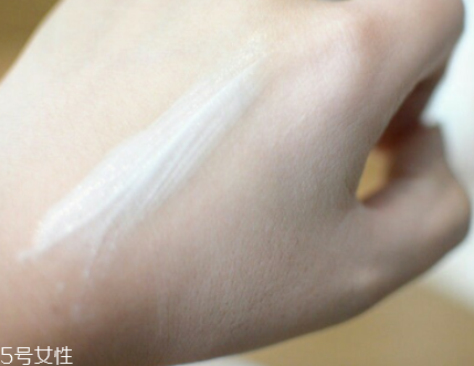 雪花秀修顏霜怎么用？輕柔按壓助吸收