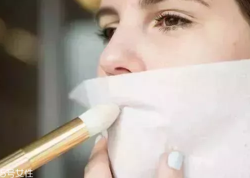 定妝粉用刷子好還是用粉撲好？新手用粉撲