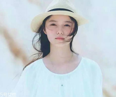 鹽系女生怎樣穿搭？清新無公害的鄰家女孩