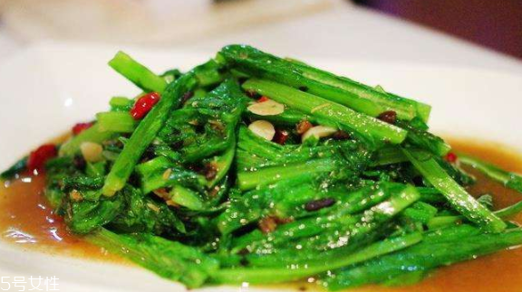 油麥菜怎么涼拌好吃？加點(diǎn)麻醬調(diào)味