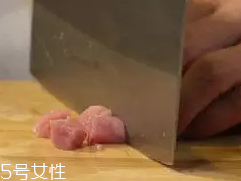 杏鮑菇怎么洗才干凈？鹽水泡泡輕松去污