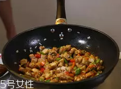 杏鮑菇怎么洗才干凈？鹽水泡泡輕松去污