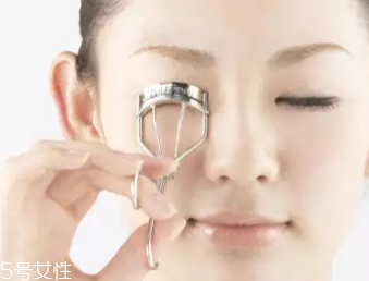 怎么刷睫毛膏才翹才長？8個步驟刷出動人電眼