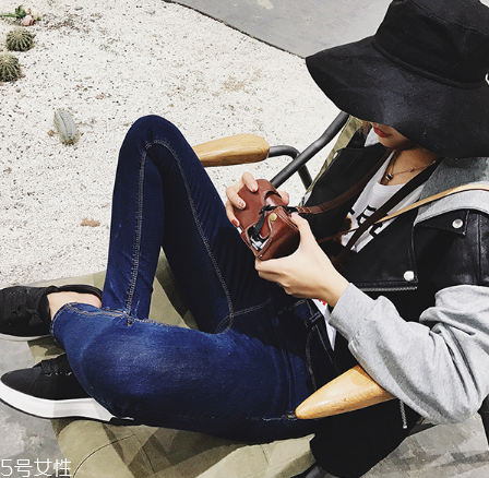 牛仔褲和休閑褲哪個(gè)好看？各有各的特色