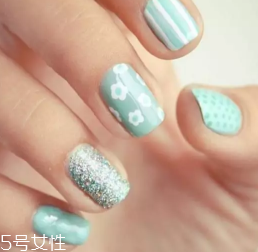 綠色指甲油顯手黑嗎？反光深綠色適合黃皮