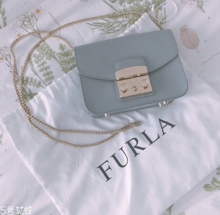 furla包包怎么打開(kāi)？超百搭的心機(jī)包包