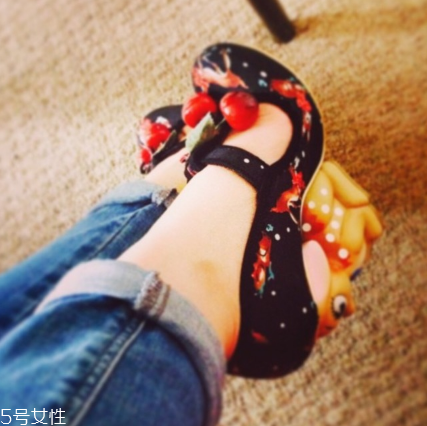 irregular choice鞋子多少錢(qián)？高跟鞋中的泥石流