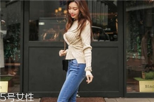 米色毛衣怎么搭配？打造氣質(zhì)女神范兒