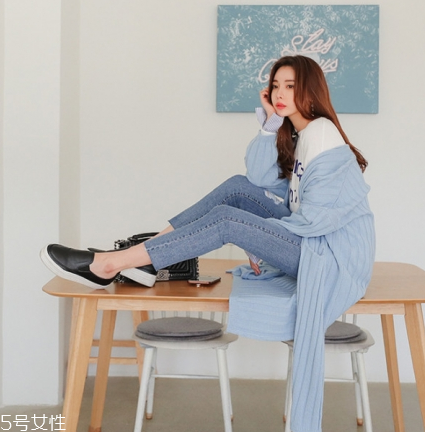 淺藍色毛衣怎么搭配？簡約配色彰顯氣質(zhì)