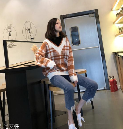 格子毛衣怎么搭配？盡顯減齡學院風