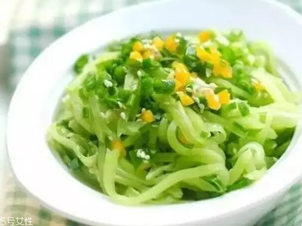 萵筍生吃好還是熟吃好？煮熟后維生素含量大大降低