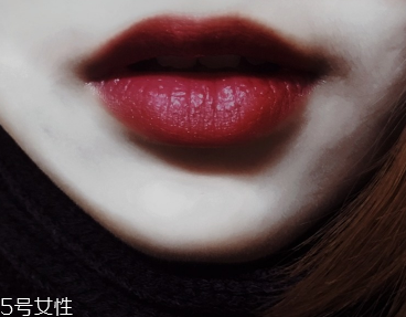 唇部顏色深用什么口紅？chanel絲絨口紅62號不怕唇深