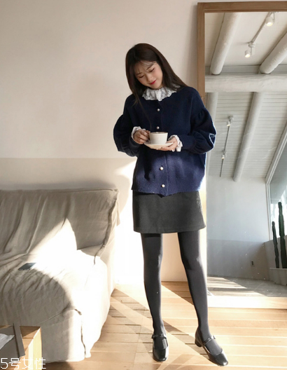 毛衣搭配短裙好看嗎？立顯俏皮少女范兒
