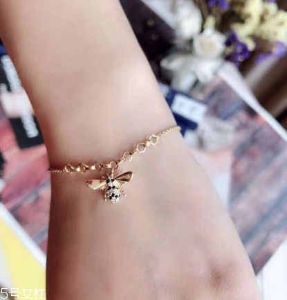 施華洛世奇小蜜蜂手鏈?zhǔn)鞘裁床馁|(zhì)？
