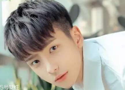 男士怎么樣設(shè)計(jì)發(fā)型好看？4款帥氣穩(wěn)重發(fā)型