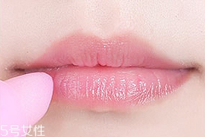變色潤唇膏有害嗎？好的品牌孕婦都能用
