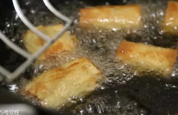 豆腐皮能油炸嗎？火候太猛容易炸糊