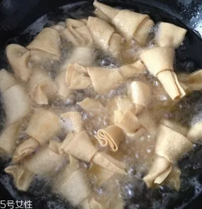 豆腐皮能油炸嗎？火候太猛容易炸糊
