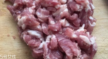 豆腐皮能油炸嗎？火候太猛容易炸糊