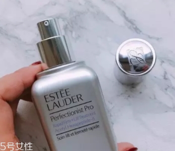 雅詩蘭黛線雕精華和小棕瓶哪個好？一起使用效果佳