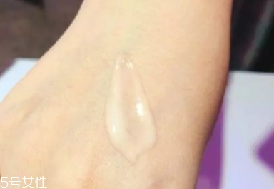 雅詩蘭黛線雕精華和小棕瓶哪個好？一起使用效果佳