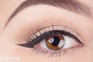 眼線眼尾怎么畫好看？用透明膠畫出優(yōu)美弧度