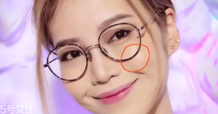 戴眼鏡好看還是不戴眼鏡好看？寬眼距戴眼鏡很精致