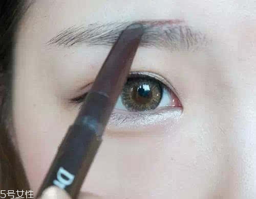 新手怎樣畫(huà)眉毛自然又好看 五種實(shí)用眉毛畫(huà)法
