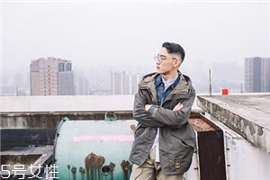 男生怎么穿顯得成熟？輕松塑造穩(wěn)重形象