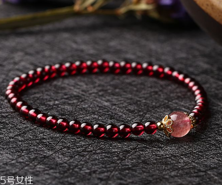 石榴石手鏈睡覺(jué)能戴嗎？這些情況你需要考慮