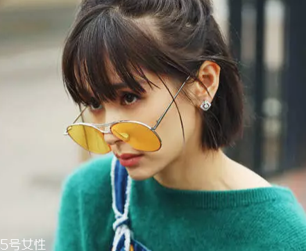戴眼鏡怎么化妝好看？這么化妝比戴美瞳還美貌