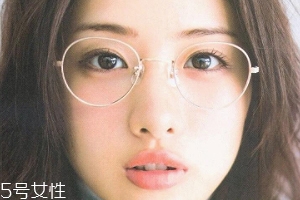 戴眼鏡怎么化妝好看？這么化妝比戴美瞳還美貌