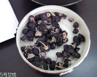 黑枸杞能和菊花一起泡嗎？這個搭配沒毛病