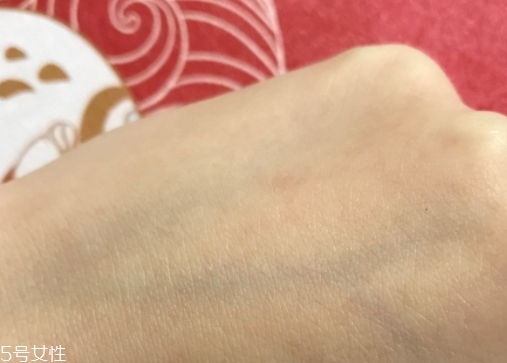 純露可以當(dāng)噴霧嗎？隨時(shí)為你補(bǔ)充水分