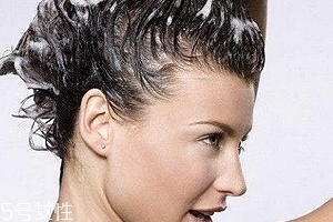 頭發(fā)干燥用什么護發(fā)素？滋潤保濕型