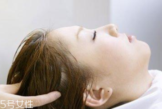 頭發(fā)干燥用什么護發(fā)素？滋潤保濕型