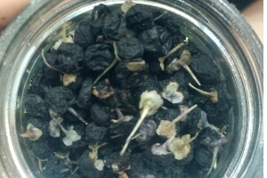 黑枸杞能和菊花一起泡嗎？這個搭配沒毛病
