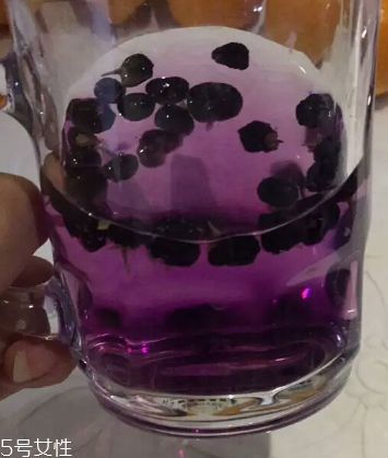 黑枸杞為什么是藍色？花青素的原因