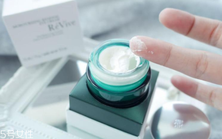 revive光采再生更新眼霜怎么樣？低調(diào)有內(nèi)涵的貴婦眼霜