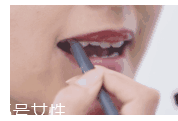 裸色衣服配什么顏色口紅？橙色口紅顯氣色