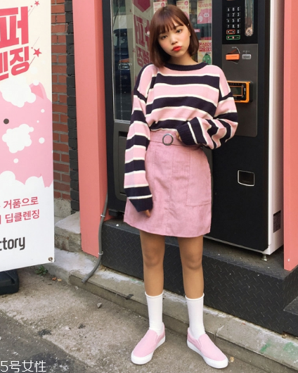 粉色短裙配什么鞋子？少女感爆棚穿搭