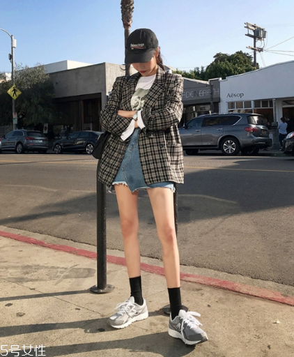 牛仔短裙搭配什么鞋？瞬間變身萌萌少女