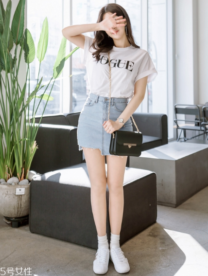 牛仔短裙搭配什么鞋？瞬間變身萌萌少女