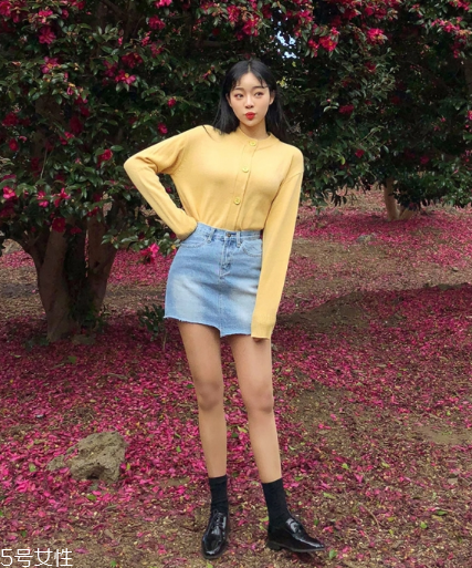 牛仔短裙搭配什么鞋？瞬間變身萌萌少女