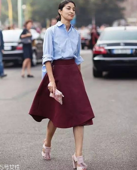 春天穿什么顏色衣服顯白？不要總是黑白灰