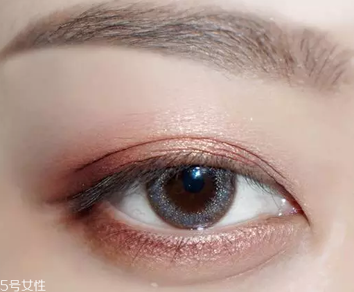 棕色眉筆適合什么膚色？不適合暗膚色